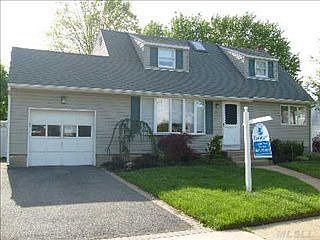 1st image of 21 Surrey Ln
