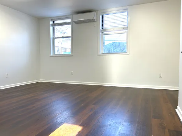 27-02 Astoria Boulevard image 1 of 4