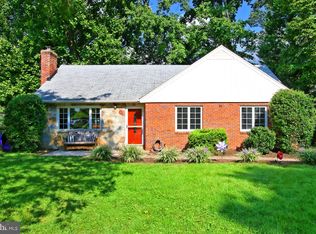 7116 Village Dr, Annandale, VA 22003