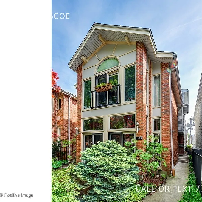 1213 W Roscoe St