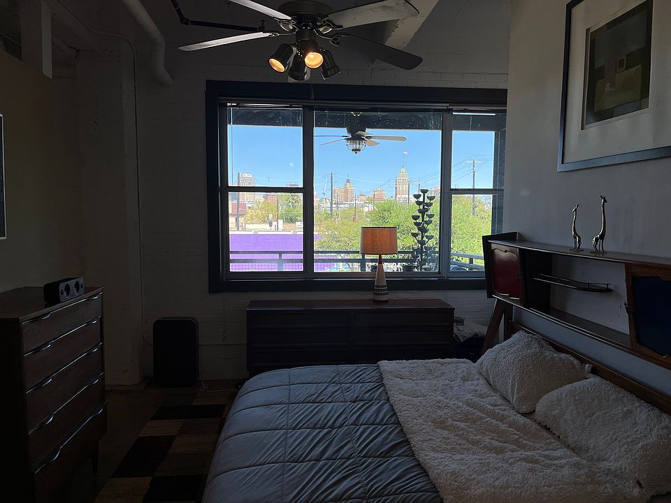 1st image of 831 S Flores St Ste 2203