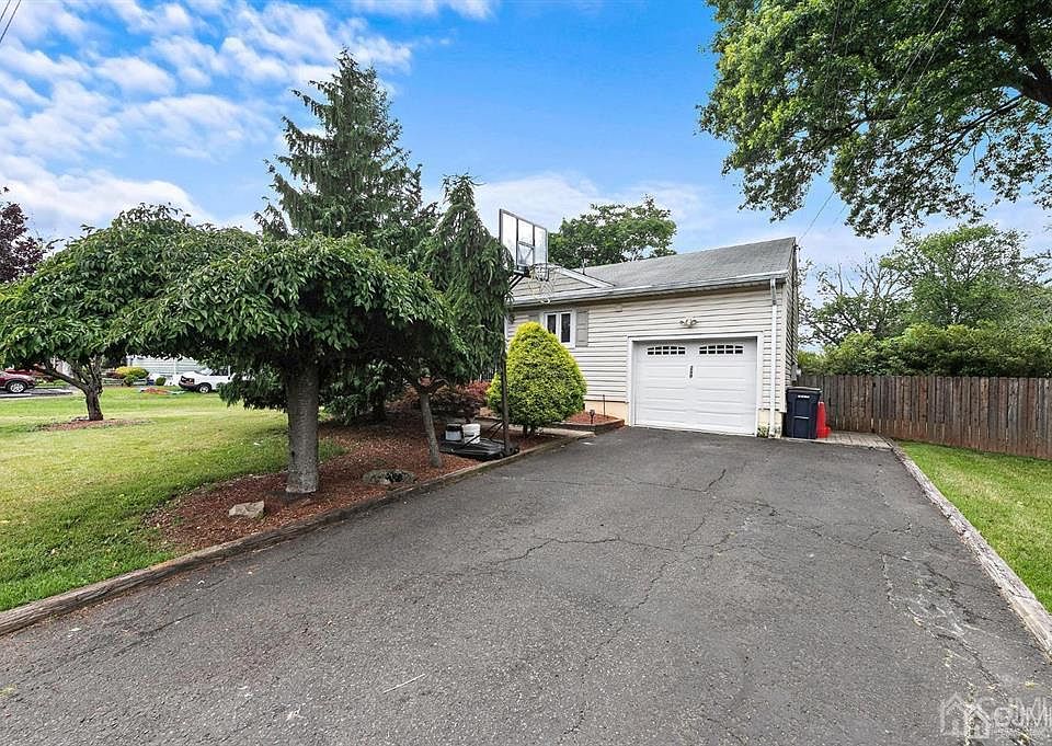 1st image of 250 Evans Ave
