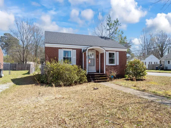 600 N Raiford St, Selma, NC 27576