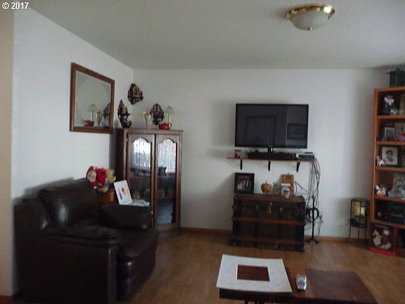 3rd image of 11209 NE 104th St