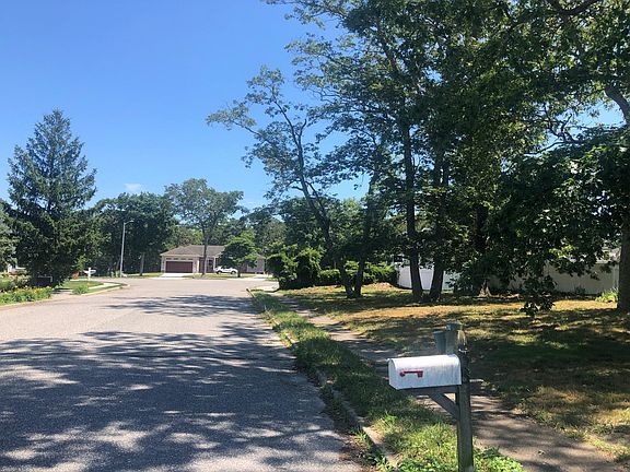 4th image of 38 White Oak Dr