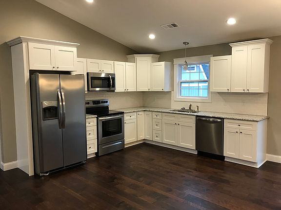 3rd image of 1511 Dudley Dr