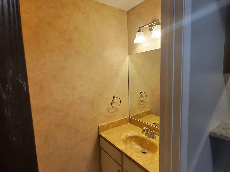 Downstairs 1/2 Bath
