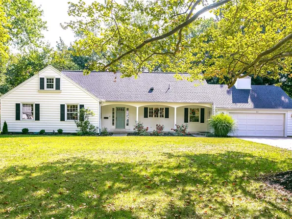 11 Whitewood Ln, Rochester, NY 14618