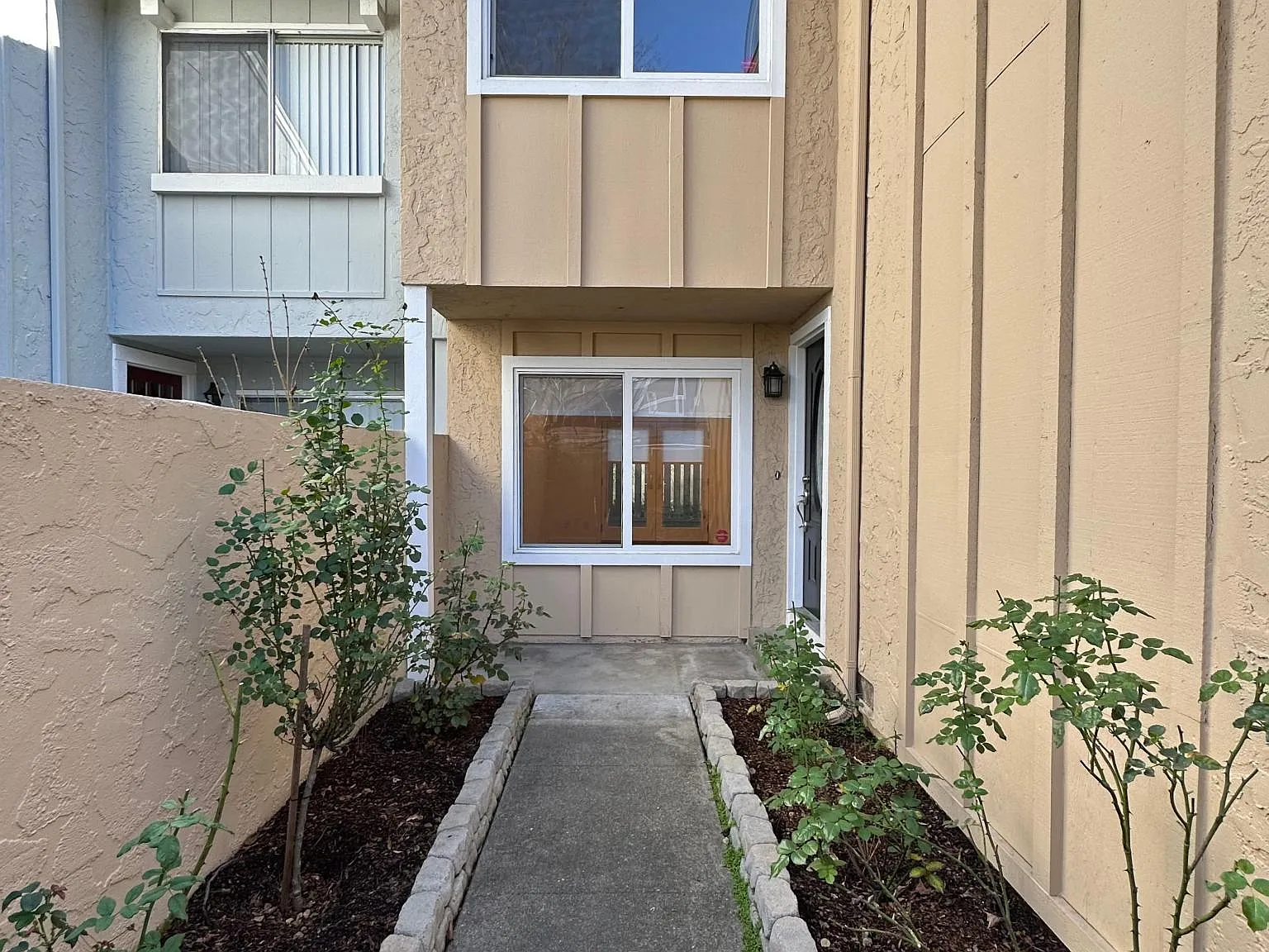 3 bed, 2.5 bath, 1557 sqft, $5,100 — Photo 2