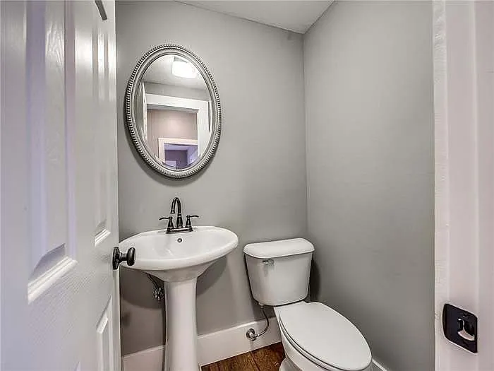 2213 N Shartel Ave — Photo 19