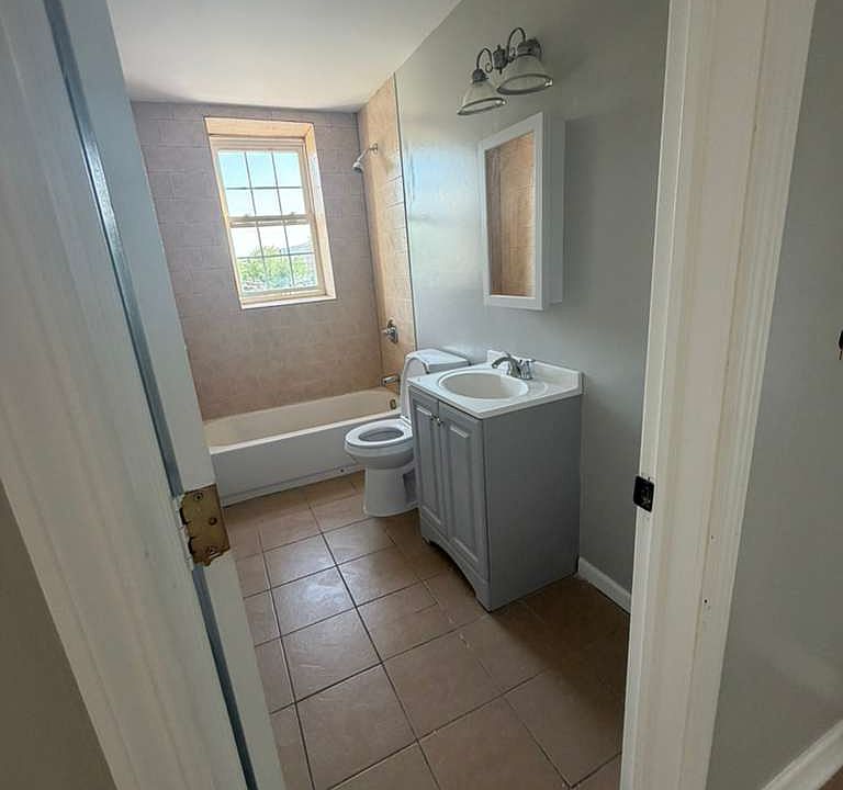 2nd image of 634 Martin Luther King Blvd #23