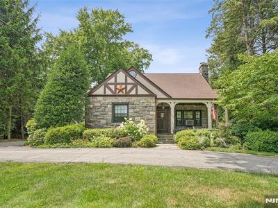 635 Franklin Tpke, Allendale, NJ, 07401