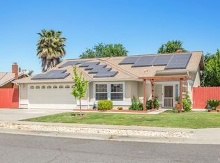 978 Rosewood Ln, Lemoore, CA 93245