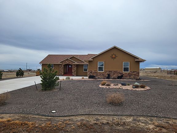 3rd image of 1117 N Arrowweed Ln