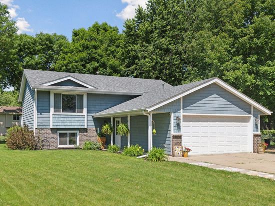 704 Lexington Ave N, New Prague, MN 56071