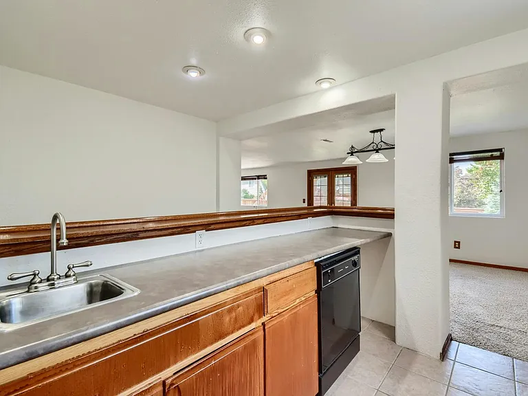 9528 High Cliffe St — Photo 15