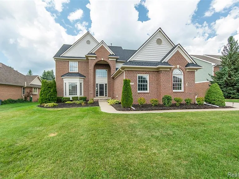 51334 W Hills Dr — Photo 1