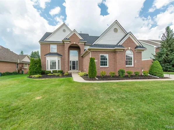 51334 W Hills Dr, Plymouth, MI 48170
