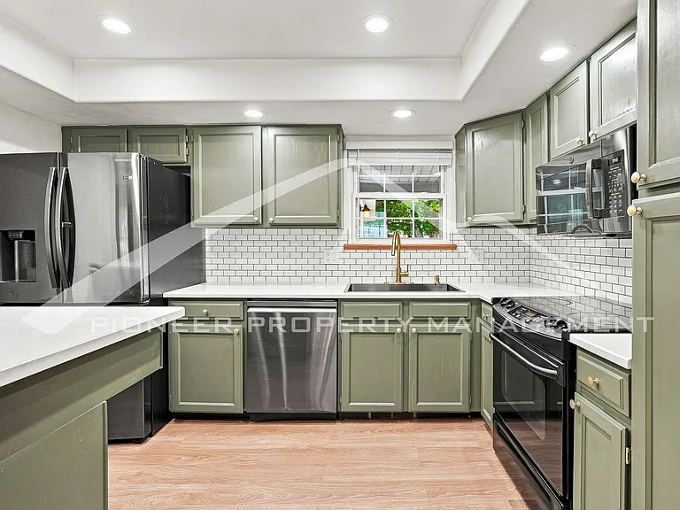 2598 S Vaughn Way #B — Photo 8