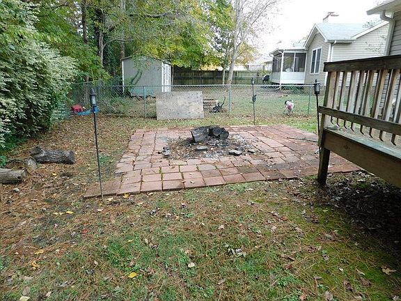3rd image of 170 Shady Maple Dr