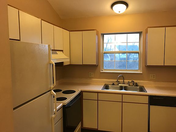 3rd image of 220 Oakbrooke Dr #2-20-7