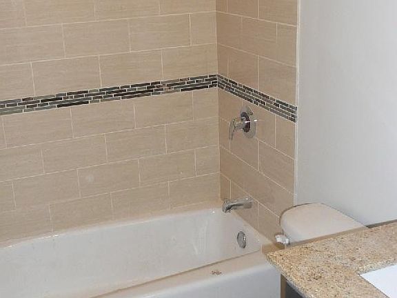 2nd image of 4759 N Maplewood Ave APT 403