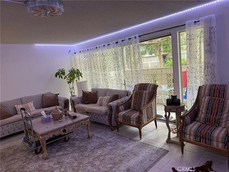 163 Avenida Majorca #B — Photo 2