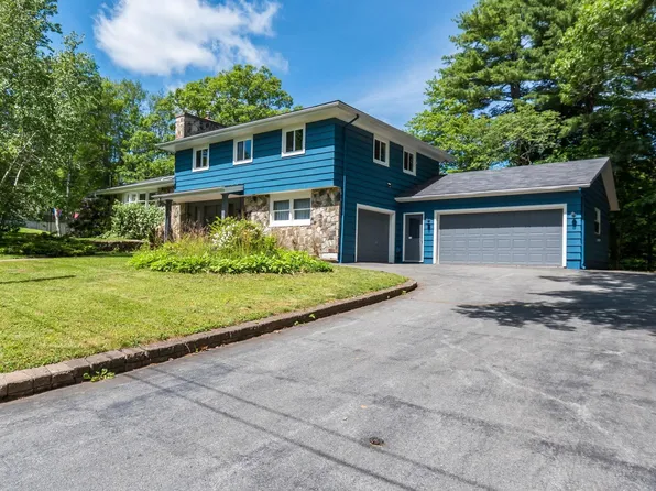 36 Acadia St, Bridgewater, NS B4V 2B2