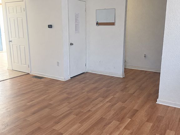 5th image of 557 Kitchener