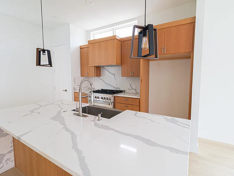 4210 Roseland Ave #101 — Photo 13