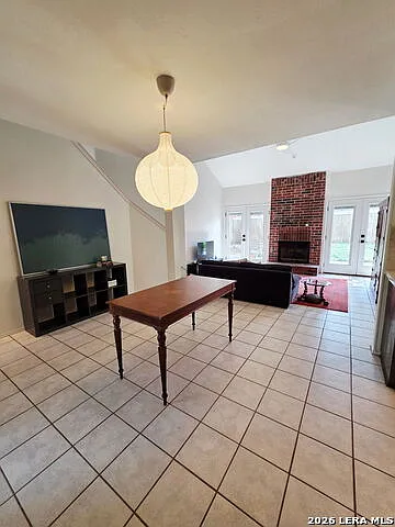2 bed, 2.0 bath, 2092 sqft, $1,695 — Photo 3