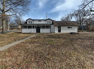 4859 NW Waukomis Dr, Northmoor, MO 64151