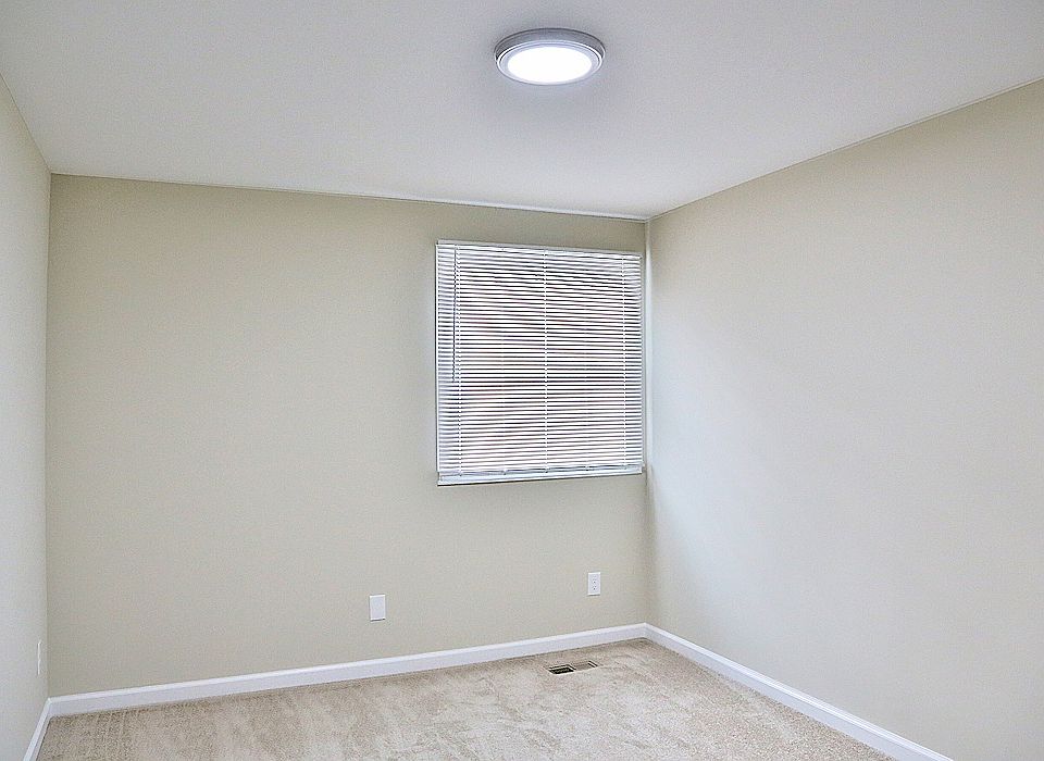REMODELED Townhouse 1375 - Available for Immediate Move-in