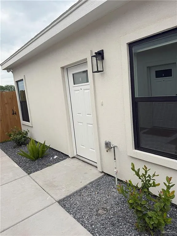 Building Photo - 2109 Viviana St #3