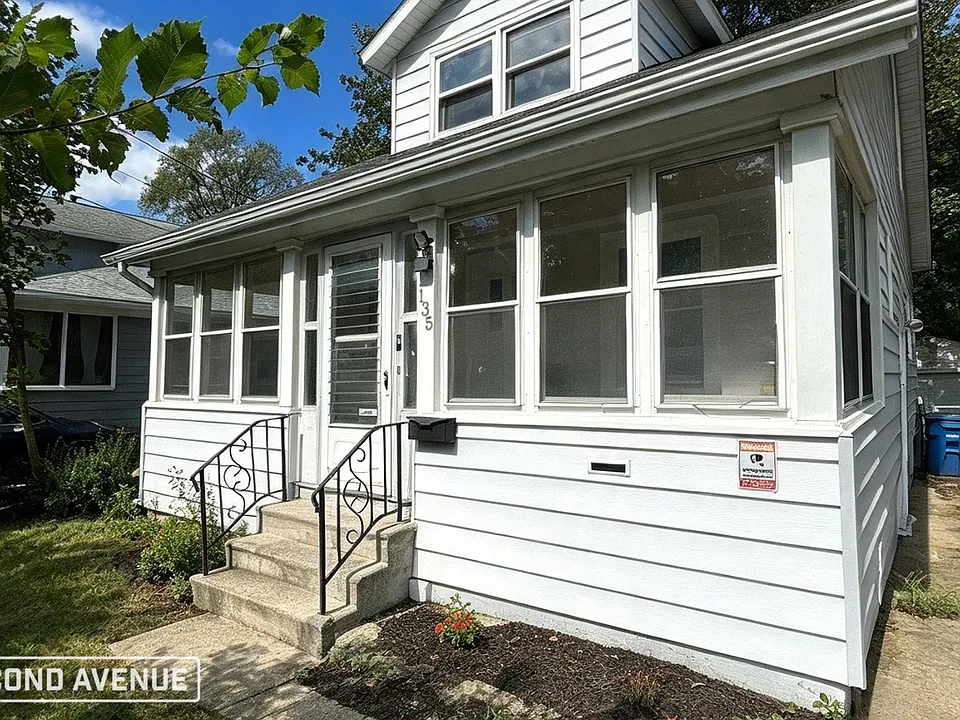 135 E Maple St