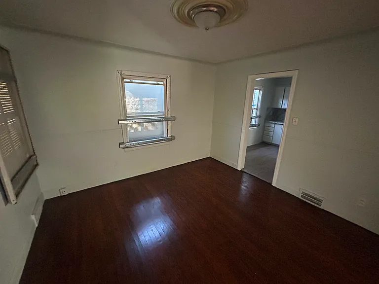 10947 Rossiter St — Photo 2