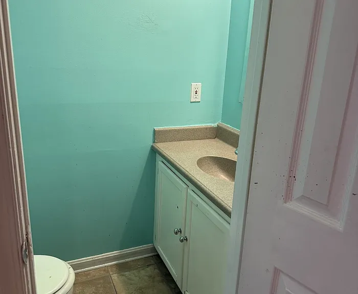 1323 Hampshire Dr #1 — Photo 3