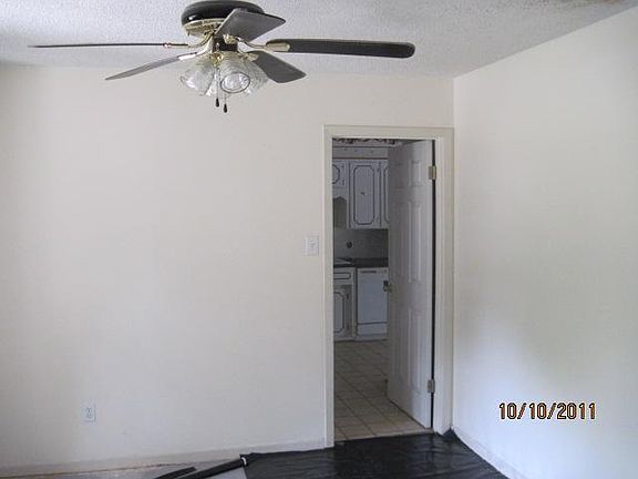 2nd image of 413 Jeffery Ln