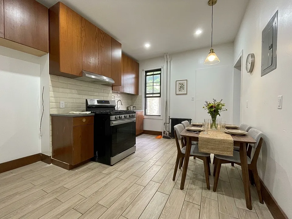 1639 Dekalb Ave #1