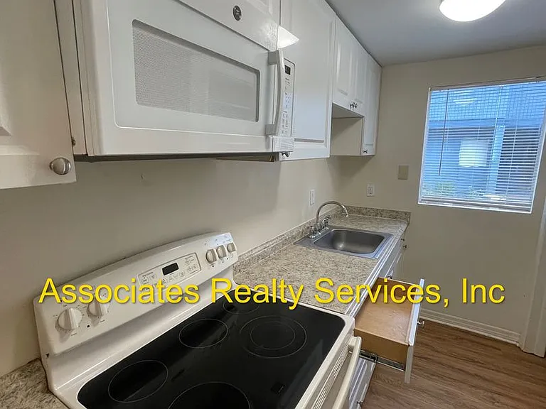 611 SW 75th St #107 — Photo 8