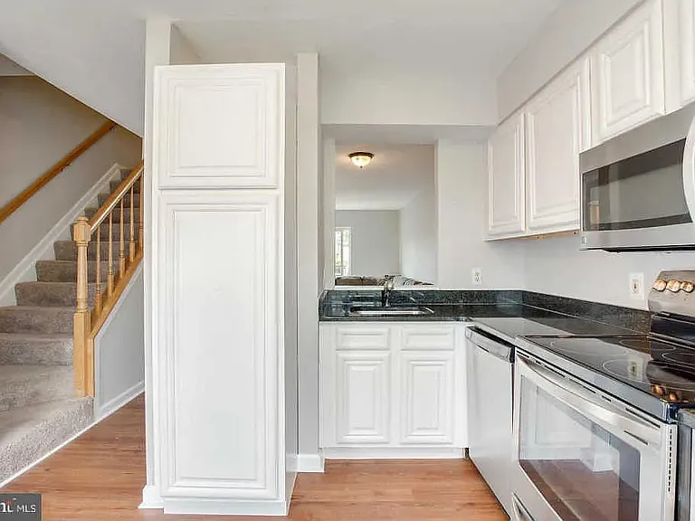 2110 Cedar Barn Way — Photo 3