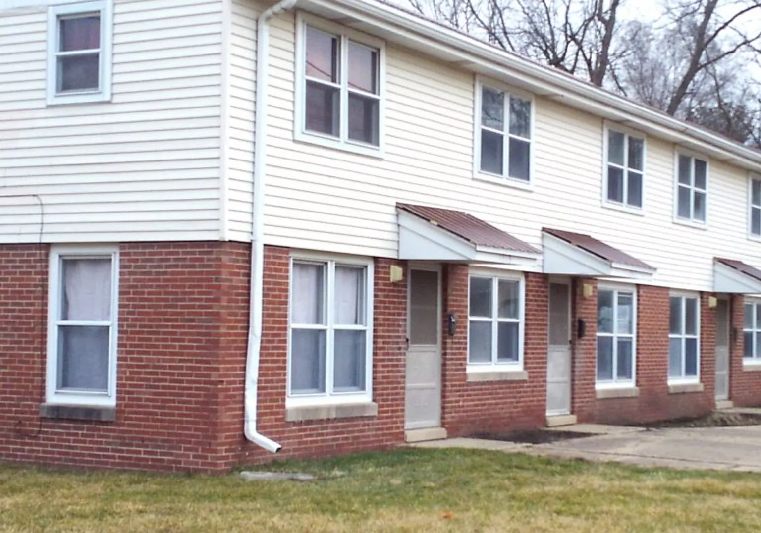 4 bed, 950 sqft, $1,200 — Photo 1