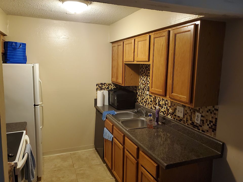 2nd image of 706 Camelot Dr