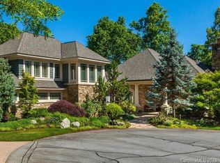 412 Raven Cliff Dr, Hendersonville, NC 28739