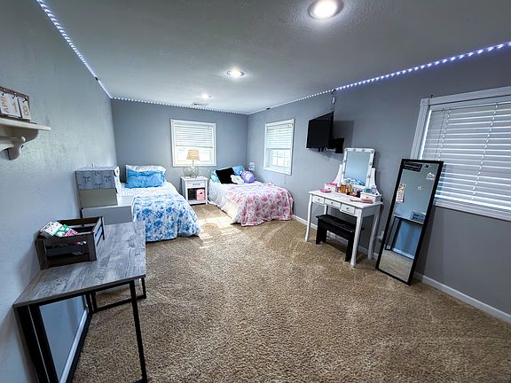 5th image of 212 Oak St