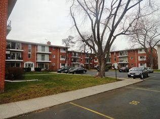 10107 Old Orchard Ct APT 1D, Skokie, IL 60076