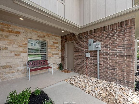 2nd image of 3613 Kenyon Dr