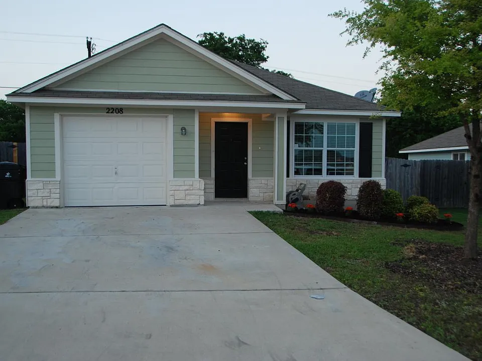 2208 Bellmont