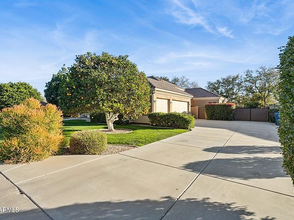 4th image of 2161 E MENLO Circle