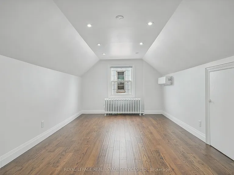 21 Holbrooke Ave — Photo 17